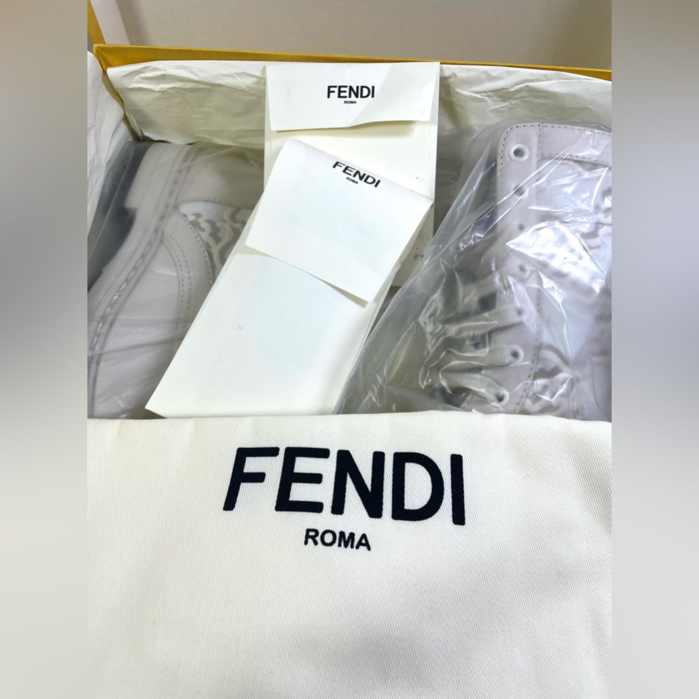 Fendi Karligraphy Cream Combat Boots. NWB.Minor Flaws. - Picture 13 of 17